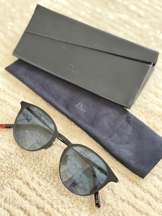 Dior Essential RU matte black sunglasses